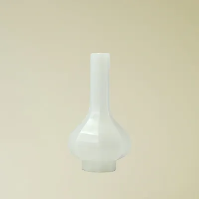 Glass eight sided pointed nose medium (white)